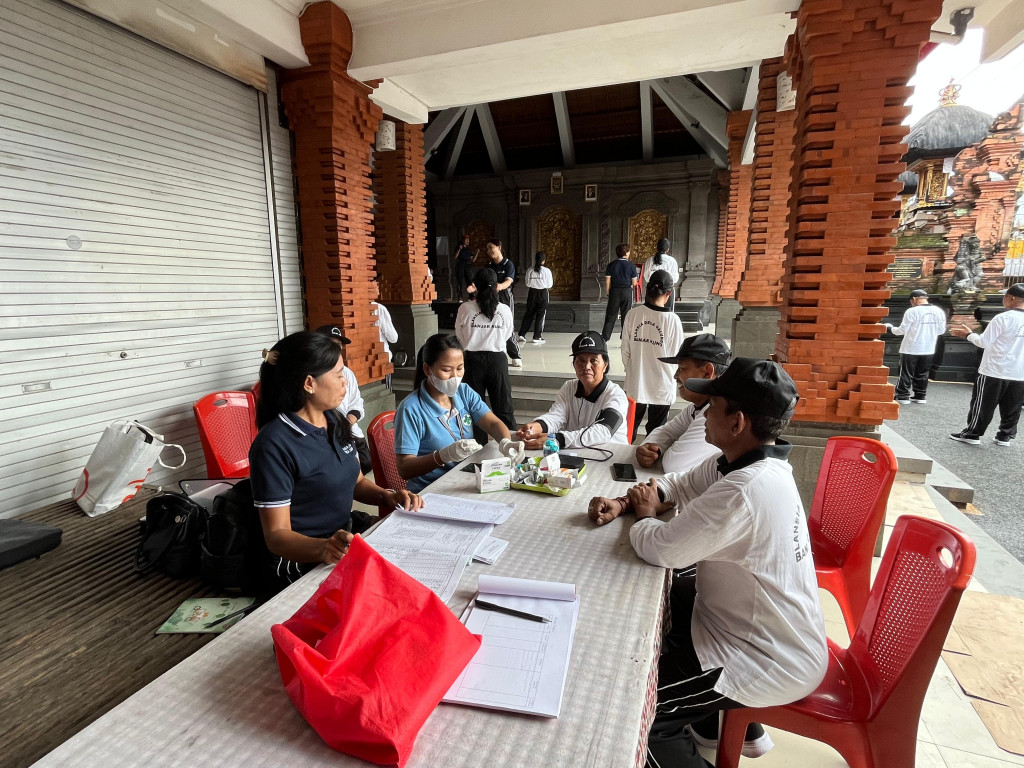 Antusias Lansia Banjar Kung dalam Mengikuti Posyandu Rutin